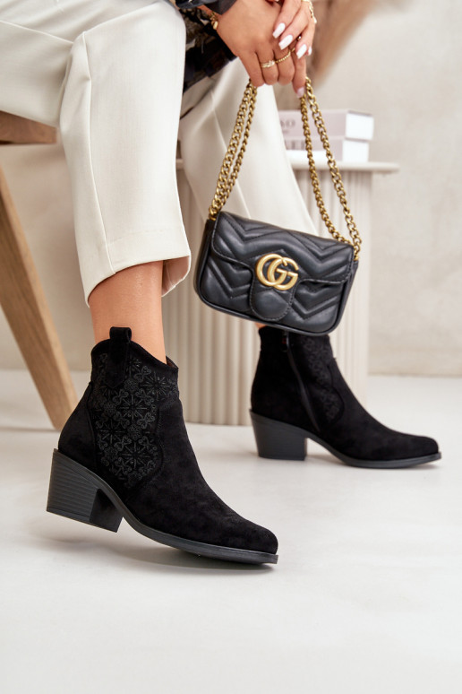 Děrované Kozačky Na Zip Eko Semišové Černé S.Barski HY42-944 Děrované Kozačky Na Zip Eko Semišové Černé S.Barski HY42-944