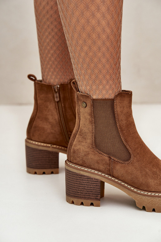 Dámské Zateplené Botky Na Podpatku Eko Semišové Hnědé Irissinae Dámské Zateplené Botky Na Podpatku Eko Semišové Hnědé Irissinae
