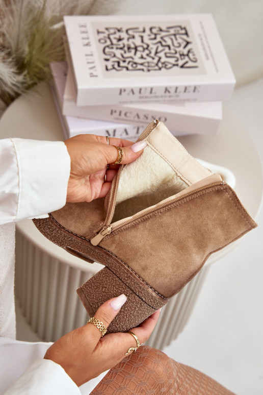 Dámské boty na podpatku zateplené eko semišové béžové Arkesia Dámské boty na podpatku zateplené eko semišové béžové Arkesia