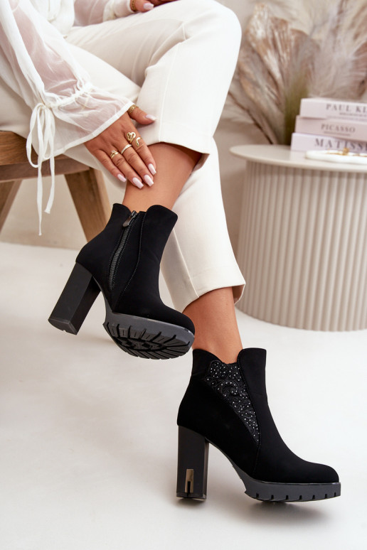 Zateplené dámské boty na vysokém podpatku s výšivkou černé Verissae Zateplené dámské boty na vysokém podpatku s výšivkou černé Verissae