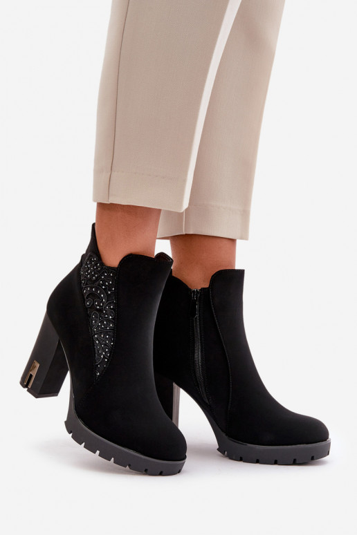 Zateplené dámské boty na vysokém podpatku s výšivkou černé Verissae Zateplené dámské boty na vysokém podpatku s výšivkou černé Verissae