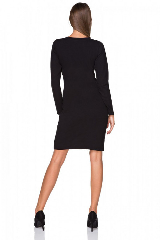 Vypasované šaty v černé barvě