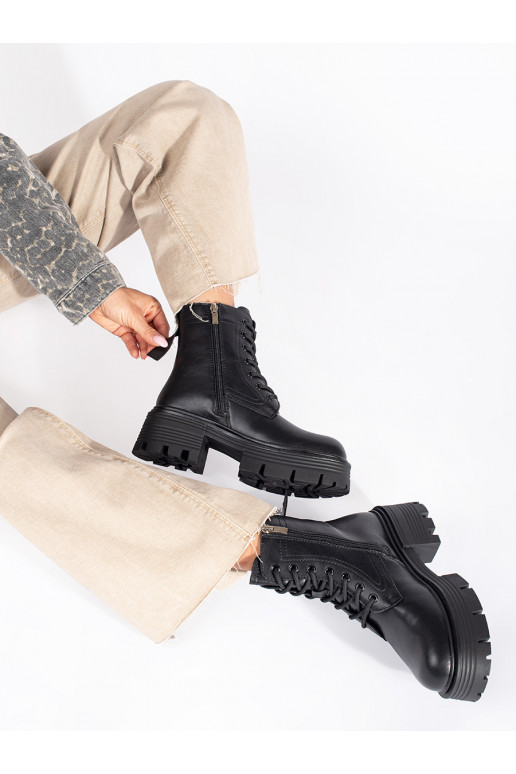 Kožené černé kotníkové boty na hrubé podrážce