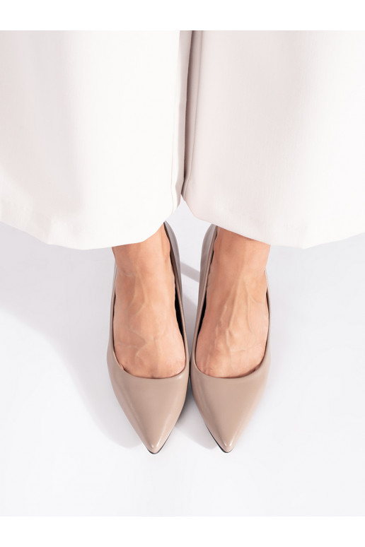 Klasické elegantní béžové lodičky na tenkém podpatku