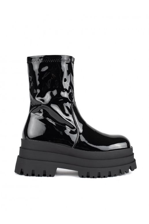 Lakované černé kotníkové boty na vysoké platformě