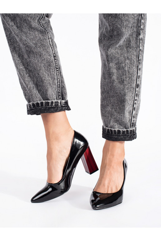 Elegantní černé lodičky na sloupku