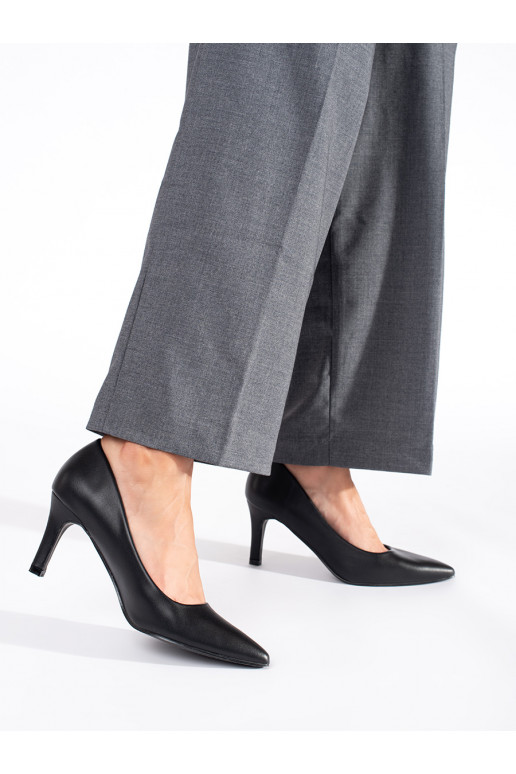 Klasické elegantní černé lodičky na tenkém podpatku
