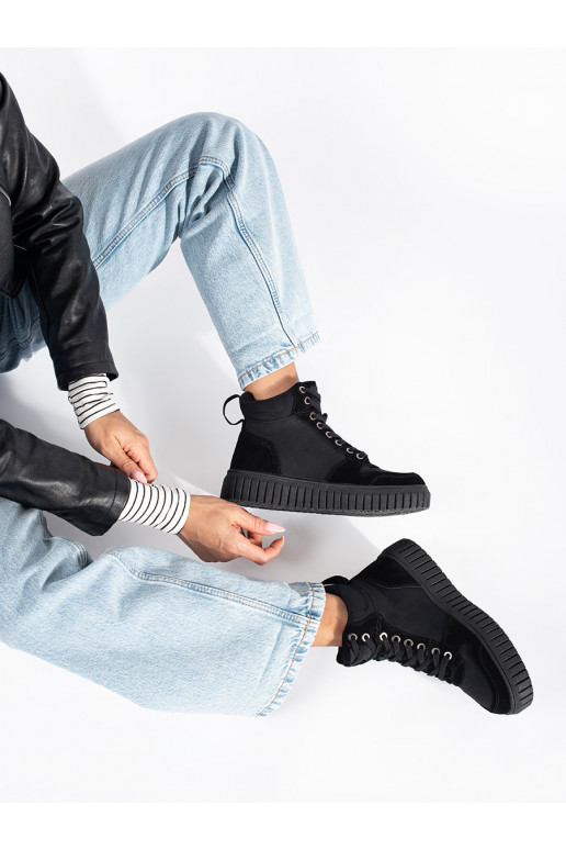 Černé kotníkové boty z přírodní kůže na hrubé vzorované podrážce