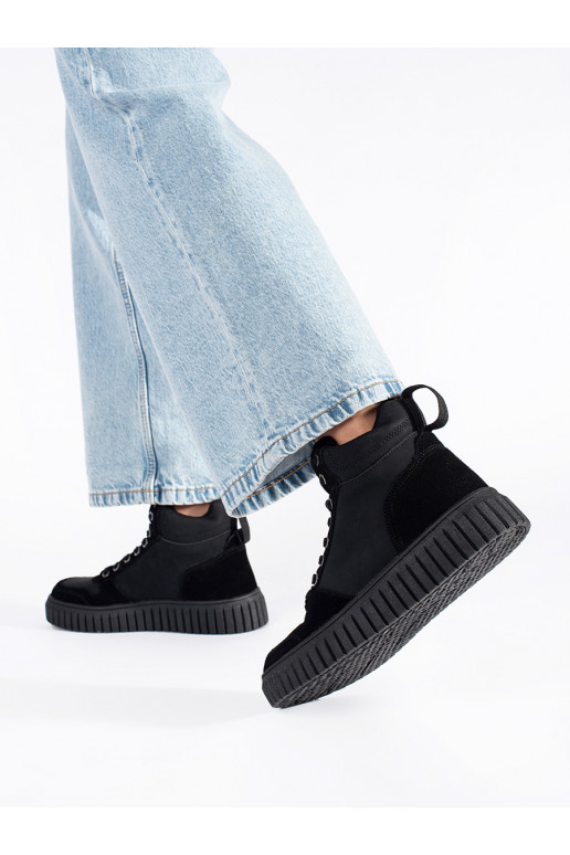 Černé kotníkové boty z přírodní kůže na hrubé vzorované podrážce