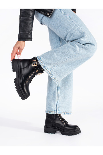 Černé kotníkové dámské boty s ozdobným páskem 2