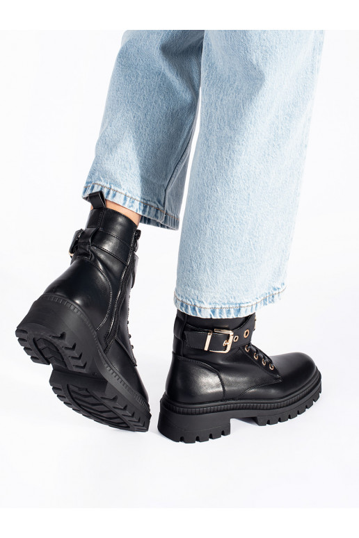 Černé kotníkové dámské boty s ozdobným páskem