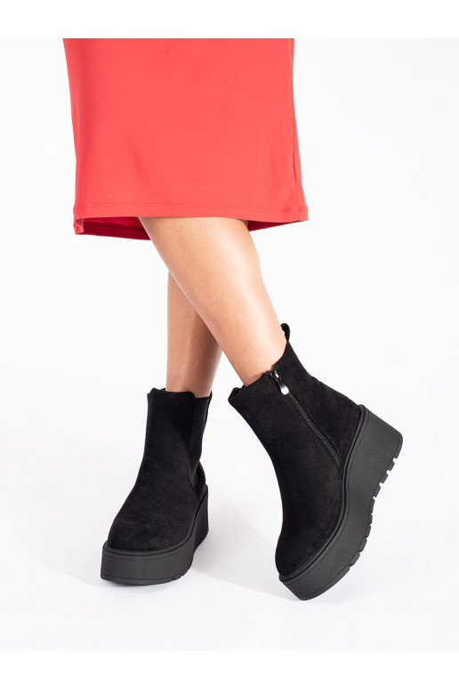 Černé semišové štibletky na klínku