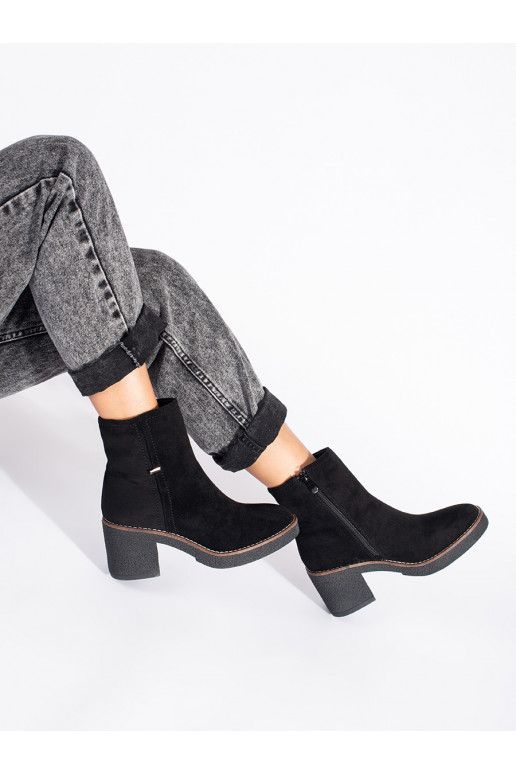 Semišové černé kotníkové boty na sloupku
