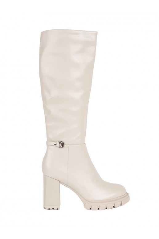 Klasické béžové kozačky na sloupku