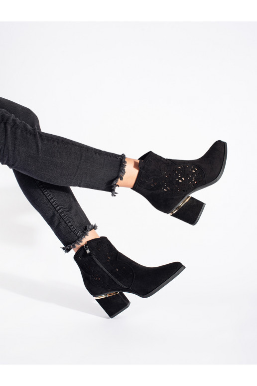 Černé dírkované dámské kovbojské boty