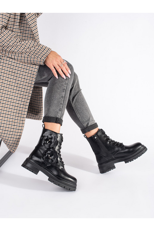 Černé zateplené workery s květy