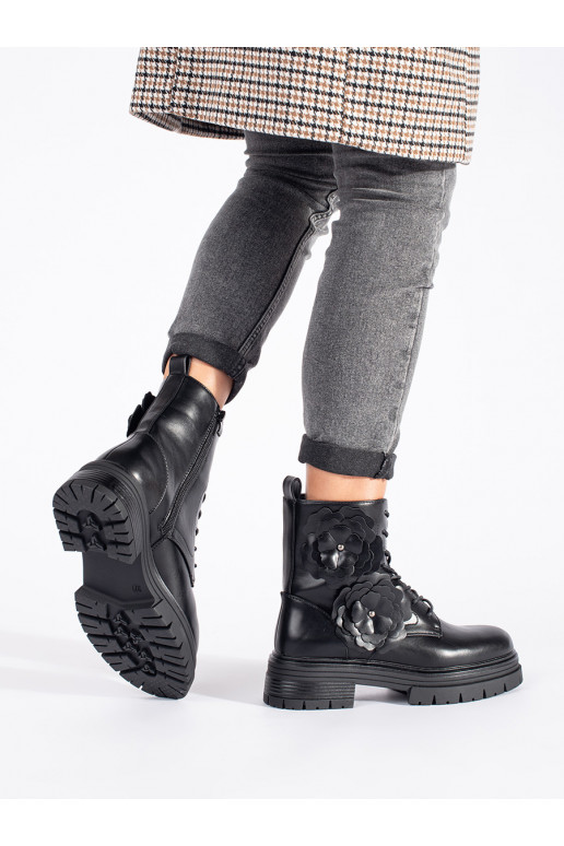 Černé zateplené workery s květy