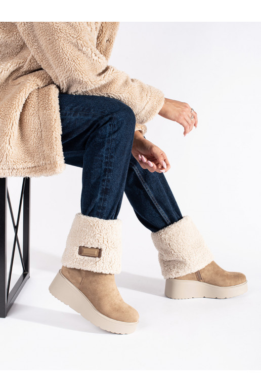 Tmavě béžové zateplené dámské kozačky na klínku Tmavě béžové zateplené dámské kozačky na klínku