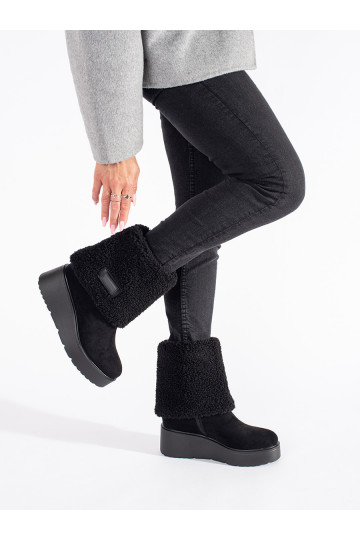 Černé zateplené dámské kozačky na klínku 2