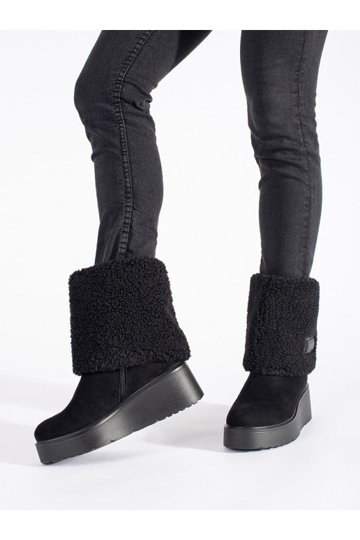 Černé zateplené dámské kozačky na klínku Černé zateplené dámské kozačky na klínku