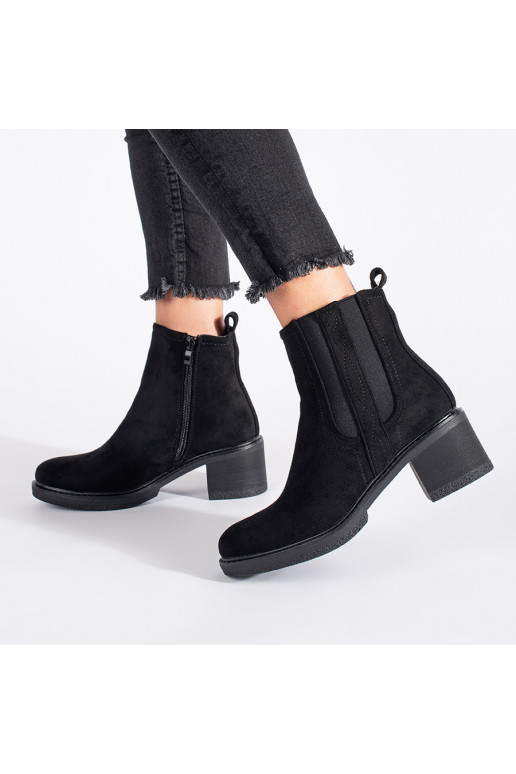 Černé semišové kotníkové boty štibletky na sloupku