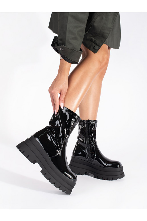 Lakované černé kotníkové boty na vysoké platformě