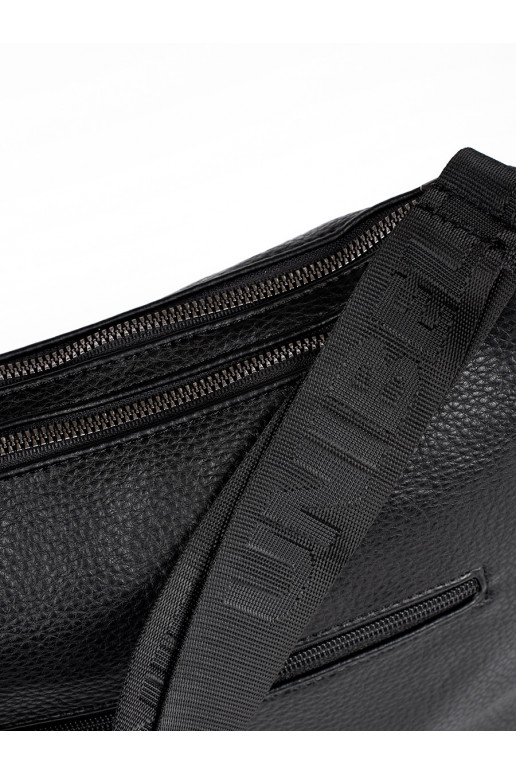 Černá dámská taška typu batoh s třásněmi