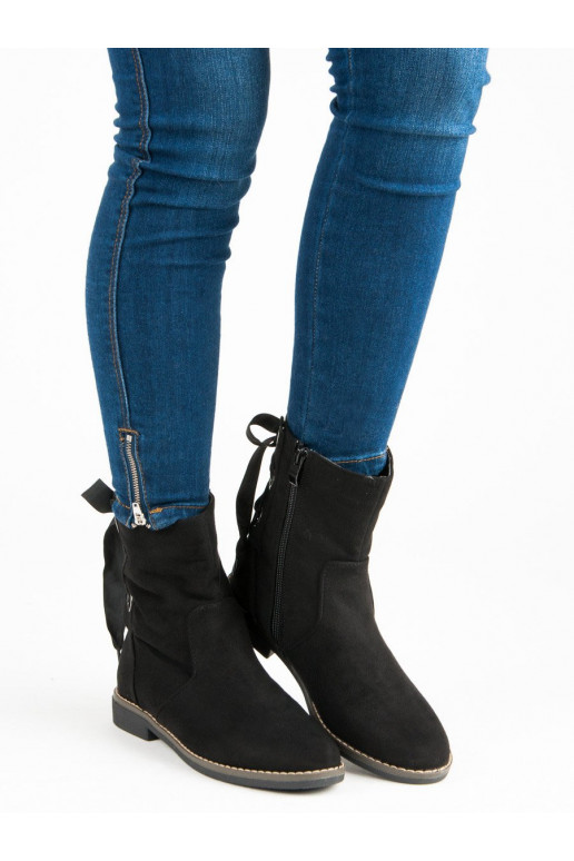 Klasické kotníkové boty se stužkou