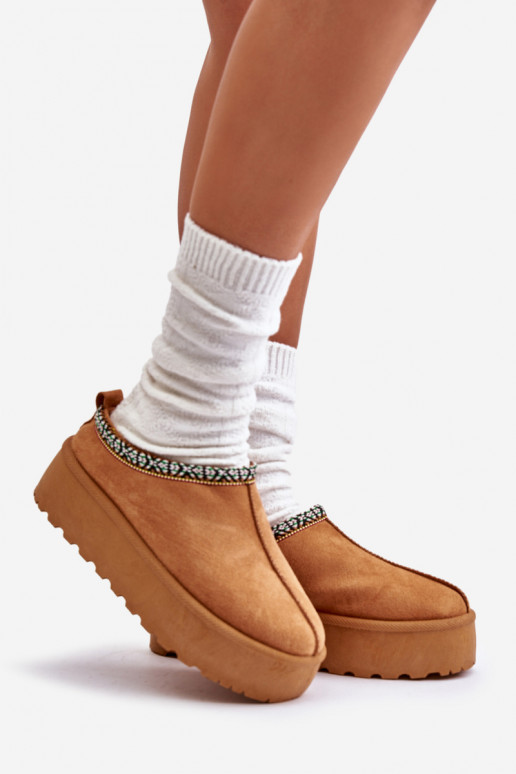 Dámské pantofle na platformě s výšivkou Neroma Dámské pantofle na platformě s výšivkou Neroma