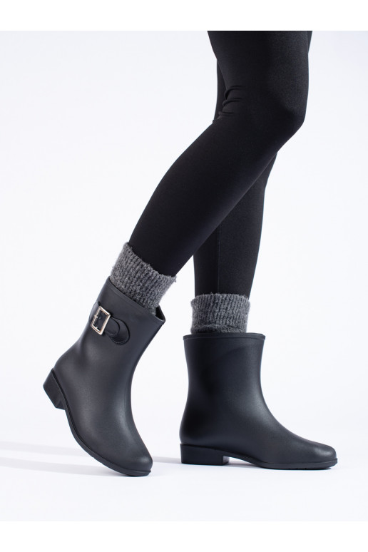 Černé holínky s přezkou