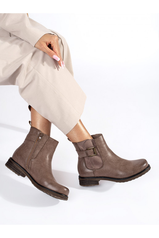Hnědé dámské kotníkové boty na nízkém podpatku