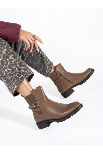 Hnědé vyšší kotníkové dámské boty 2