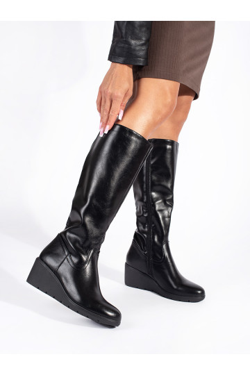 Černé dámské kozačky na klínku 2