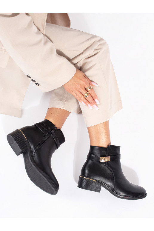 Černé dámské kotníkové boty ze zlatými prvky