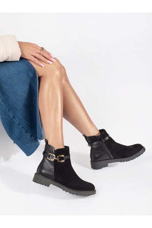 Černé dámské kotníkové boty s ozdobnou sponou