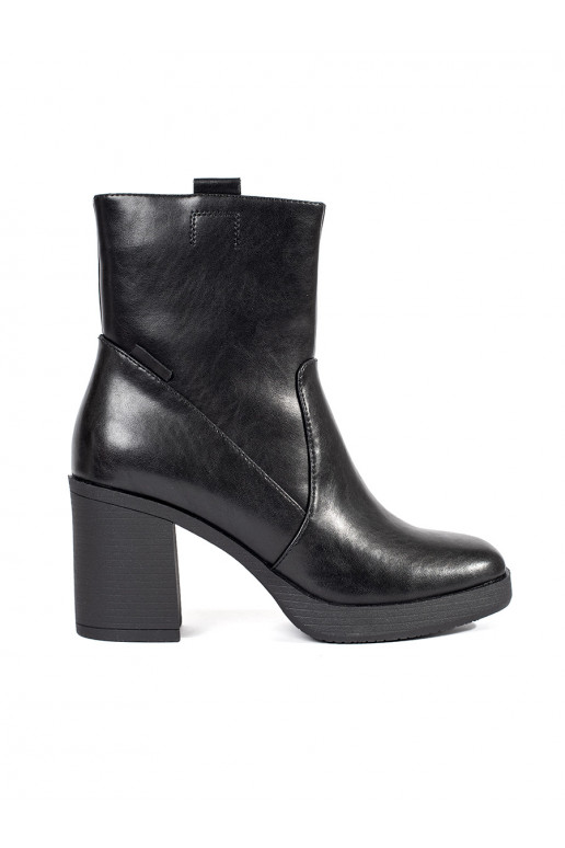 Černé kožené kotníkové boty na podpatku Sergio Leone