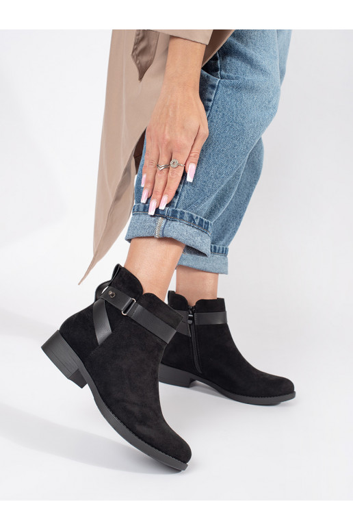 Černé semišové dámské kotníkové boty s ozdobným páskem
