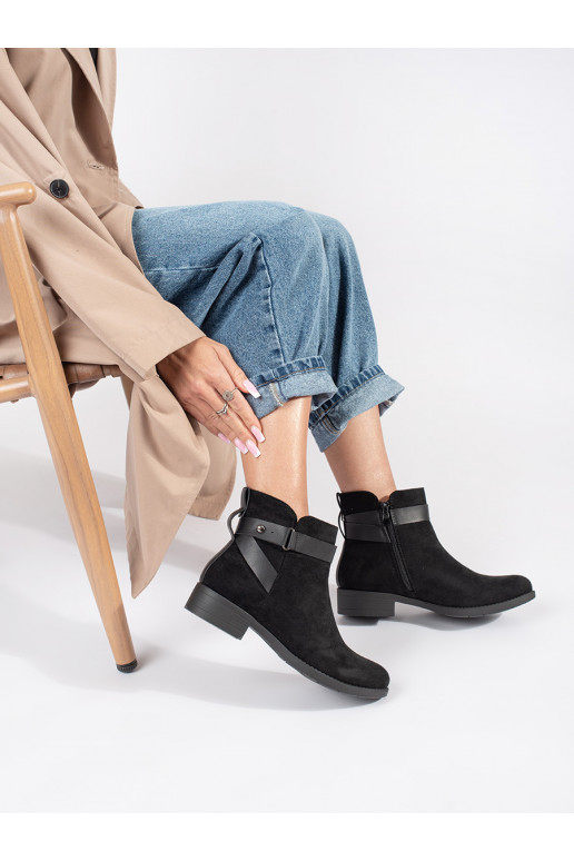Černé semišové dámské kotníkové boty s ozdobným páskem