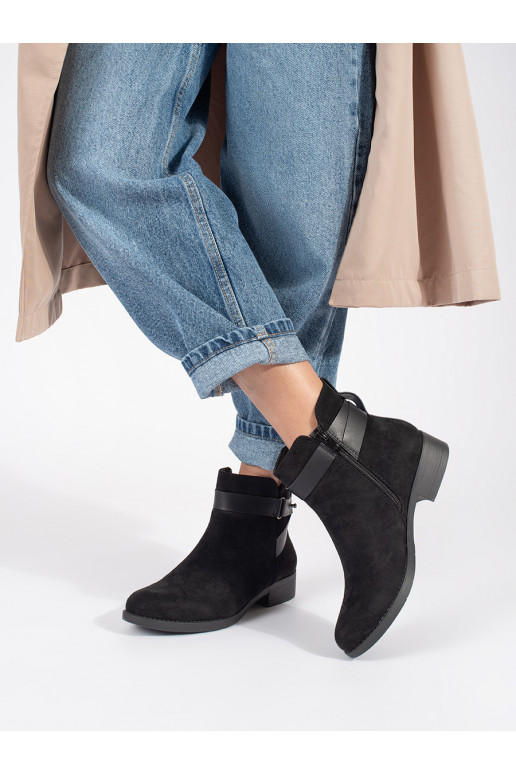 Černé semišové dámské kotníkové boty s ozdobným páskem