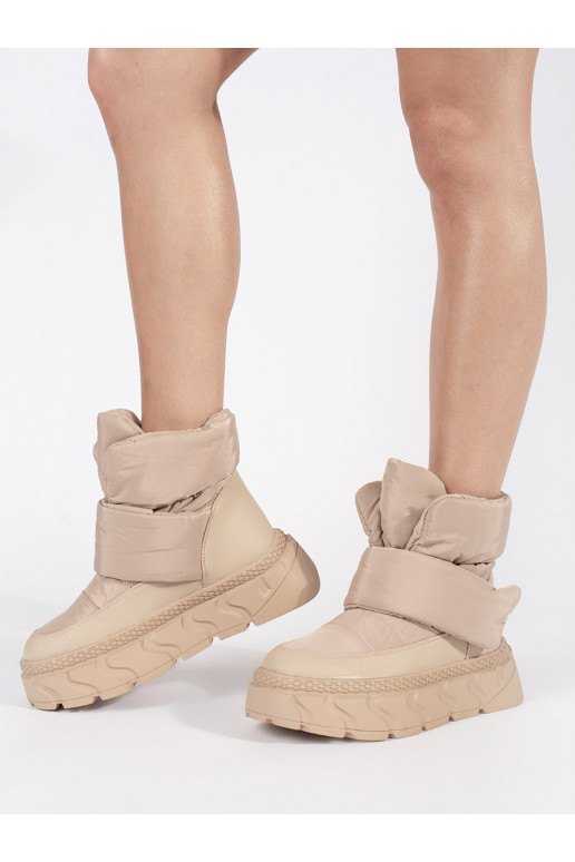 Béžové zateplené dámské sněhule ma hrubé podrážce