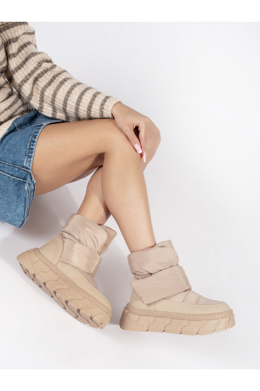 Béžové zateplené dámské sněhule ma hrubé podrážce