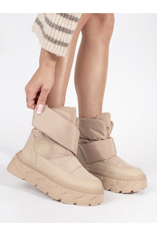 Béžové zateplené dámské sněhule ma hrubé podrážce
