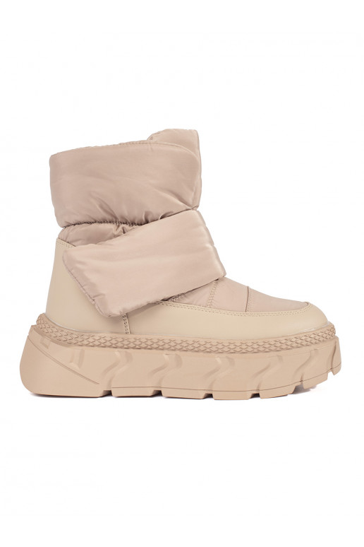 Béžové zateplené dámské sněhule ma hrubé podrážce