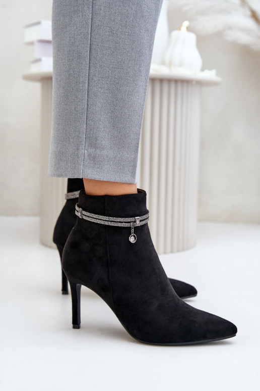 Boty Na Podpatku S Dekorativním Pásem Eko Sametové Vinceza 16469 Černé Boty Na Podpatku S Dekorativním Pásem Eko Sametové Vinceza 16469 Černé