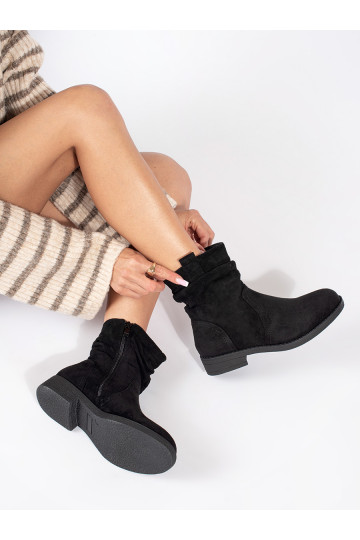 Černé semišové kotníkové dámské boty kovbojky