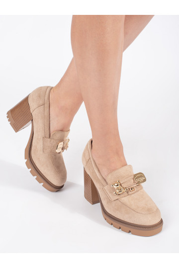 Béžové dámské semišové polobotky na podpatku s kovovou ozdobou 2