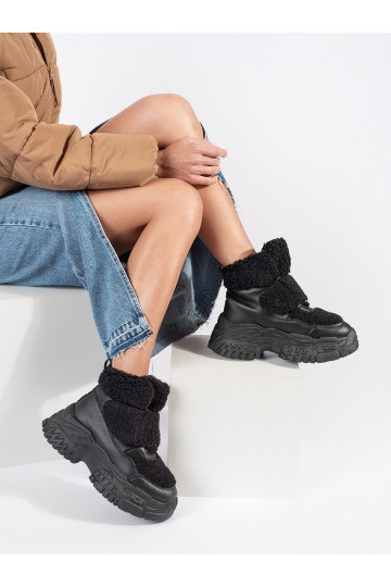 Černé sněhule na platformě s kožešinou typu beránek 2