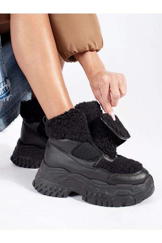 Černé sněhule na platformě s kožešinou typu beránek