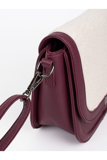 Bordová kabelka listonoška s kožešinou typu beránek 2