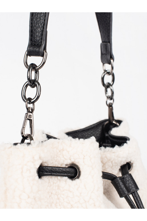 Černá dámská kabelka s kožešinovou částí beránkového typu